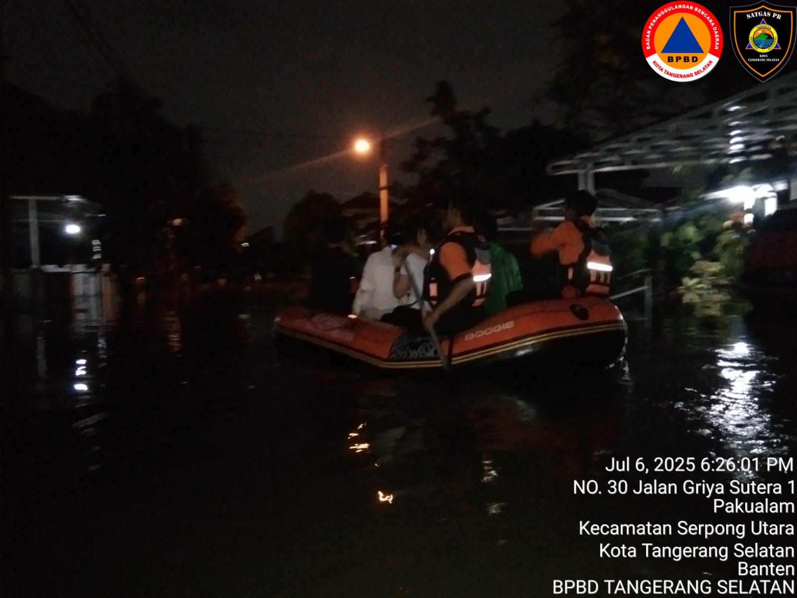 Pemkot Tangsel Tanggap Banjir, Evakuasi dan Salurkan Bantuan untuk Warga Terdampak