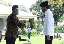 Photo of Presiden Jokowi Salat Jumat di Masjid Baiturrahim