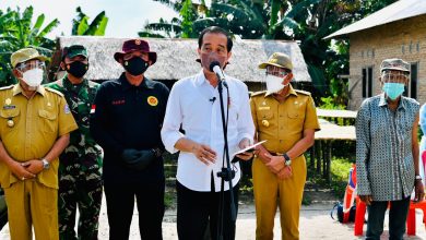 Photo of Tinjau Vaksinasi di Kabupaten Deli Serdang, Presiden Ajak Masyarakat Mulai Hidup Berdampingan dengan Covid