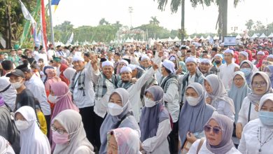 Photo of Ribuan Warga Kota Tangerang Ramaikan Jalan Sehat Sarungan Batik