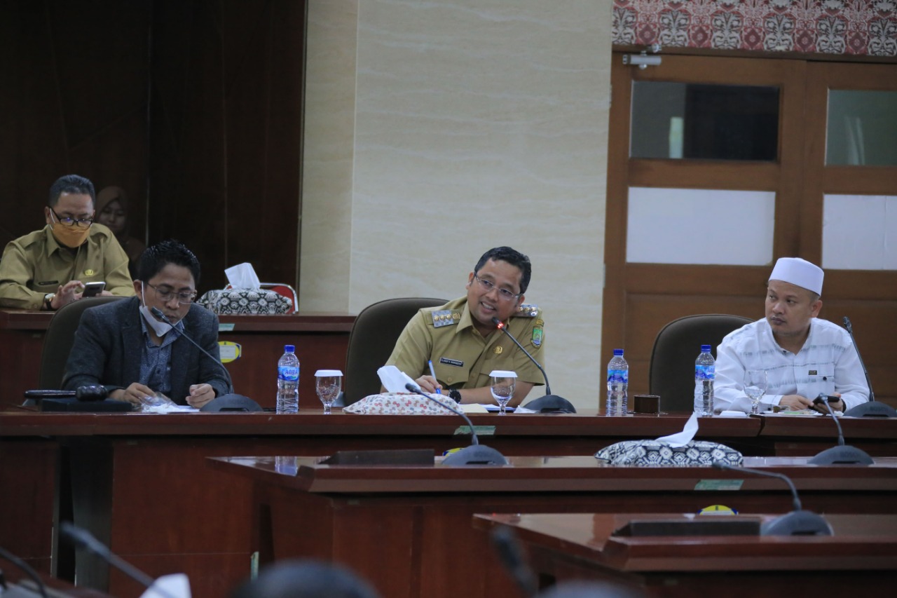 Wali Kota Tangerang H. Arief R. Wismansyah rapat dengan Banang. Foto : Istimewa