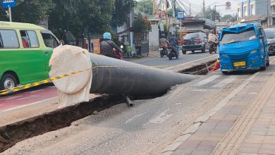Photo of Galian Pipa Air Bersih Milik Perumdam Tirta Kerta Raharja Bikin Miris Pengguna Jalan